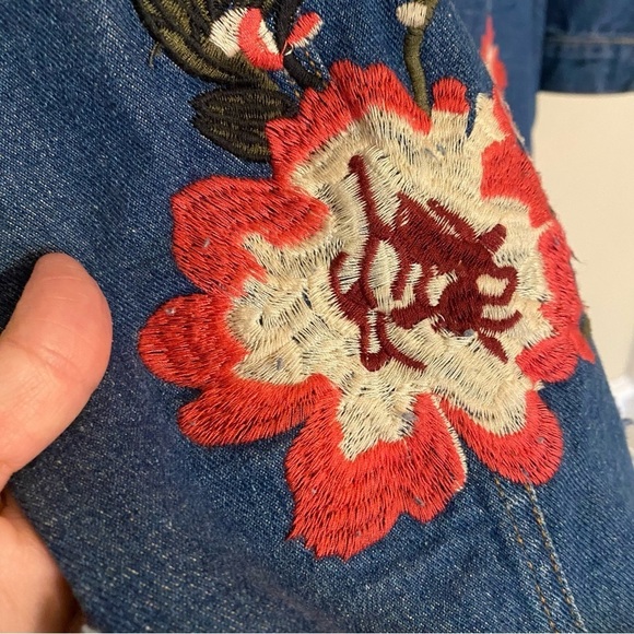Velzera Embroidered Floral Distressed Denim Jean Jacket Size L - NWT - Picture 12 of 16